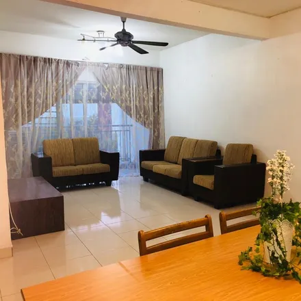 Rent this 4 bed apartment on SJK(C) Kheow Bin 侨民华文小学 in Jalan Medan Selayang, Taman Seri Selayang