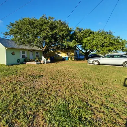Image 3 - 402 East Nopal Street, Rockport, TX 78382, USA - Townhouse for sale