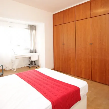 Image 3 - Carrer de González Tablas, 5, 08034 Barcelona, Spain - Room for rent