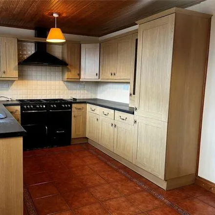 Image 3 - The Severn, Daventry, NN11 4QS, United Kingdom - Townhouse for sale