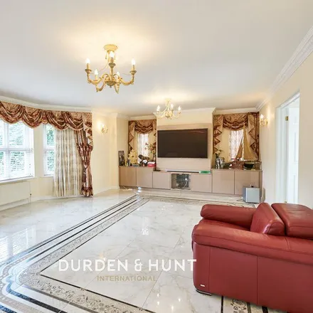 Image 3 - Parkstone Avenue, London, RM11 3LS, United Kingdom - House for rent