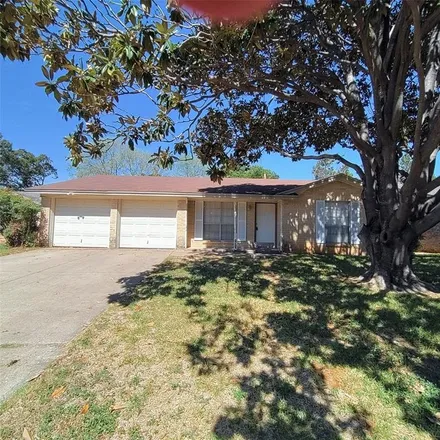 Rent this 3 bed house on 1107 Wildwood Drive in Arlington, TX 76011