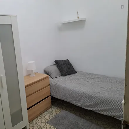 Rent this 5 bed room on Passatge de Sant Antoni Abat in 13, 08001 Barcelona