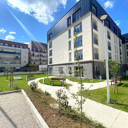 Image 4 - Avenue de la République, 28000 Chartres, France - Apartment for rent