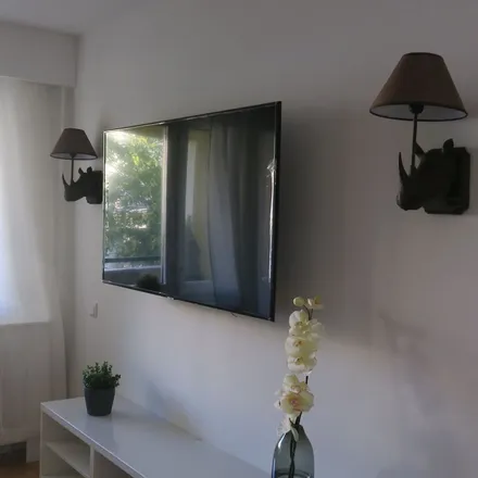 Rent this 2 bed apartment on Rognitzstraße 17 in 14059 Berlin, Germany