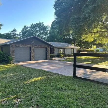 Buy this 3 bed house on 2700 SE 157 Lane Rd in Summerfield, Florida