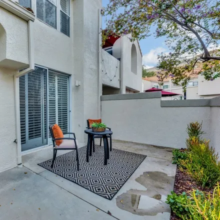 Image 2 - 22254 Shadow Valley Circle, Los Angeles, CA 91311, USA - Townhouse for sale