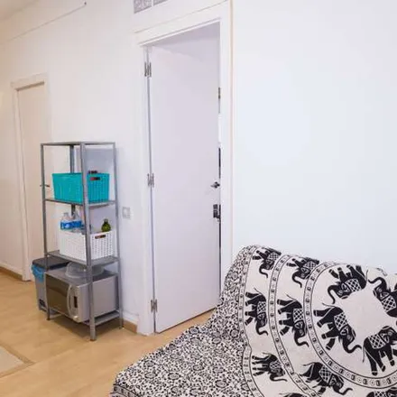 Image 4 - Carrer d'Osona, 4, 08023 Barcelona, Spain - Apartment for rent