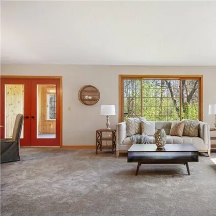 Image 7 - 5704 Donegal Drive, Shoreview, MN 55126, USA - House for sale