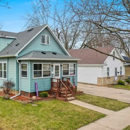 Buy this 3 bed house on 1019 Western Avenue in Green Bay, WI 54303