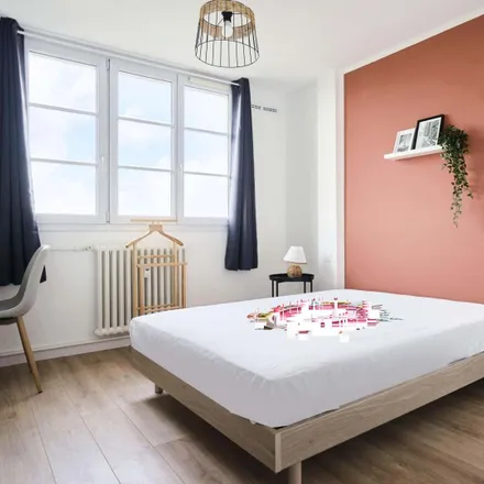 Rent this 3 bed room on 22 Avenue du Président Hoover in 59800 Lille, France