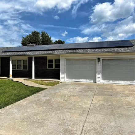 Buy this 3 bed house on 727 West Plaza Drive in Marshall, MO 65340