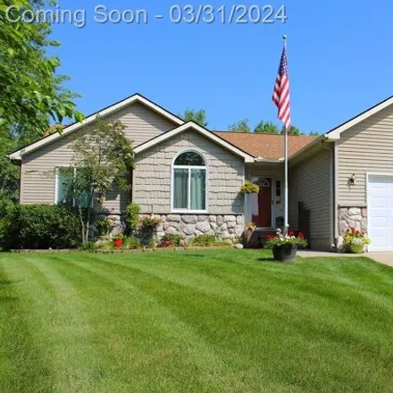 Buy this 3 bed house on 399 Courtneys Place in Lapeer, MI 48446