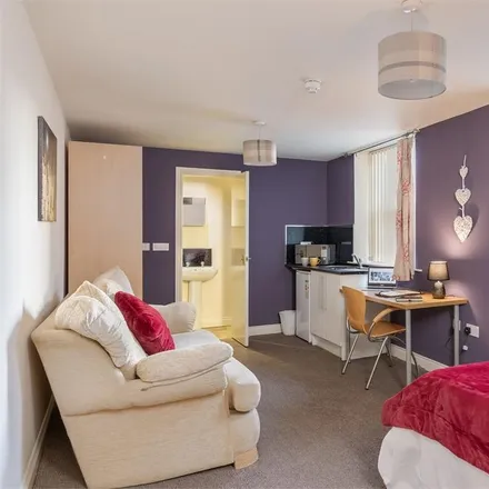 Image 1 - Roker Avenue, Sunderland, SR6 0HL, United Kingdom - Apartment for rent