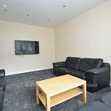 Rent this 9 bed townhouse on Cardigan Road St Michaels Lane in Cardigan Road, Leeds
