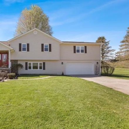 Buy this 5 bed house on Apple Lane in Pleasant Township, OH 43130