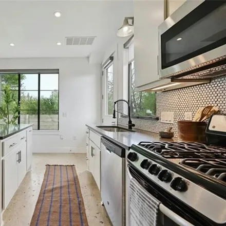 Image 6 - 2414 East 8th Street, Austin, TX 78702, USA - House for sale