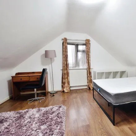 Image 2 - The Chase, London, UB10 8SS, United Kingdom - Room for rent