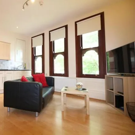 Rent this 1 bed townhouse on Pen-y-lan Road in Cardiff, CF23 5HT