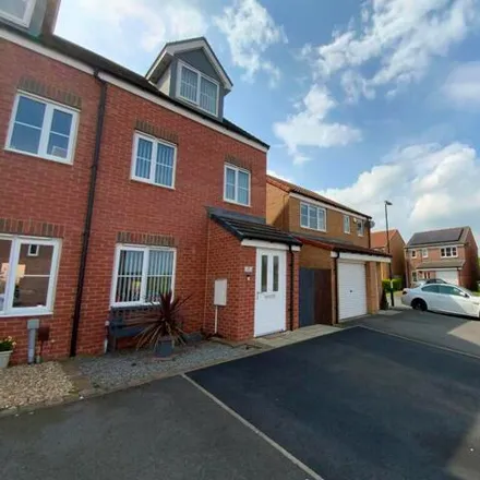 Buy this 3 bed duplex on Hunters Place in Hutton Village, TS14 7BF