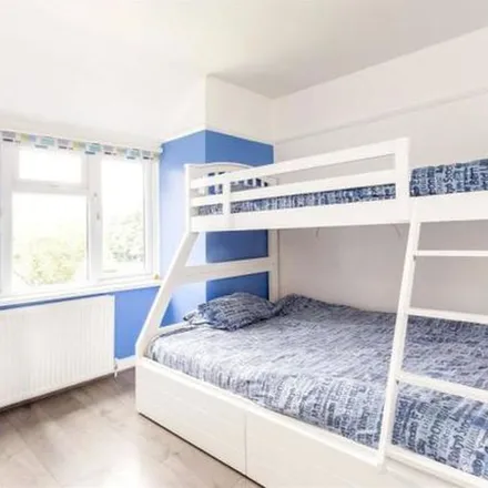 Rent this 5 bed apartment on Westerham Road in Sevenoaks, TN13 2QN