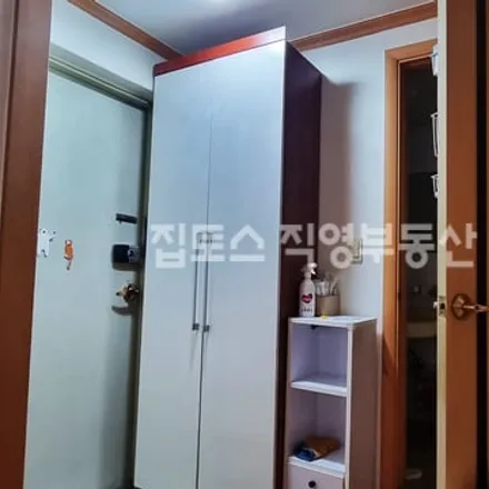 Rent this 2 bed apartment on 서울특별시 송파구 송파동 53-13