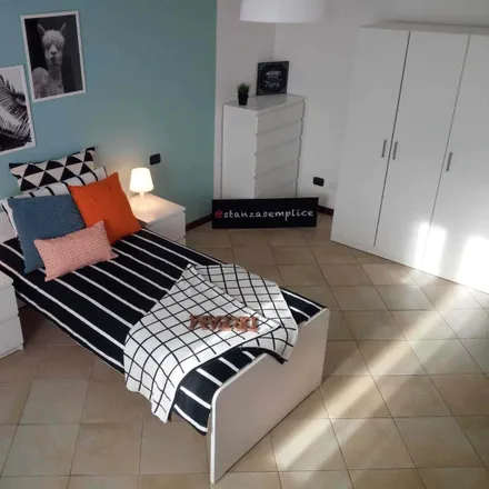 Rent this 4 bed room on Musica Viva in Piazzale Cesare Battisti, 25122 Brescia BS