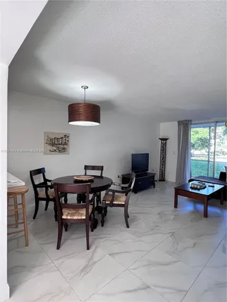 Image 9 - Northwest 36th Street & East Drive, Northwest 36th Street, Miami Springs, FL 33122, USA - Condo for sale