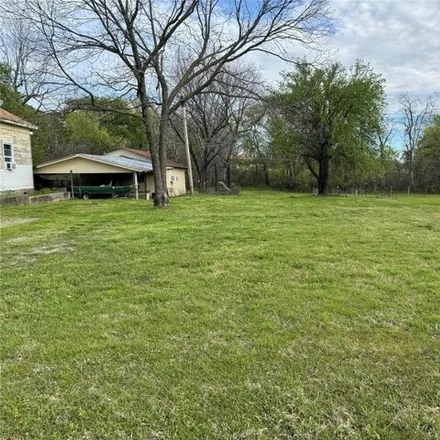 Image 2 - 253 West Madison Avenue, McAlester, OK 74501, USA - House for sale