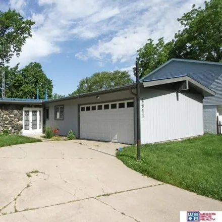 Buy this 3 bed house on 2510 South 40th Street in Lincoln, NE 68506