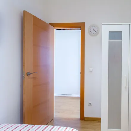 Rent this 5 bed room on Carrer de Joaquim Costa in 18, 46005 Valencia