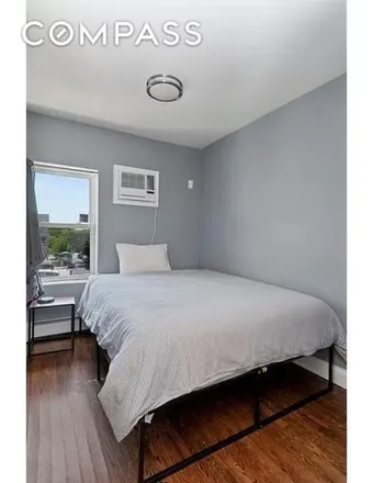 Image 3 - 187 Woodpoint Road, New York, NY 11211, USA - House for rent