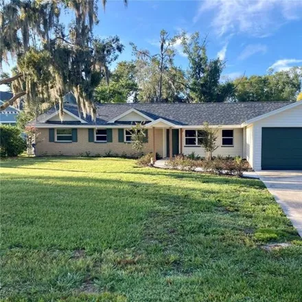 Buy this 3 bed house on 419 East County Line Road in Lutz, FL 33549