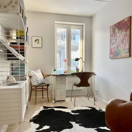 Rent this 3 bed apartment on Banehagsgatan 12 in 414 51 Gothenburg, Sweden