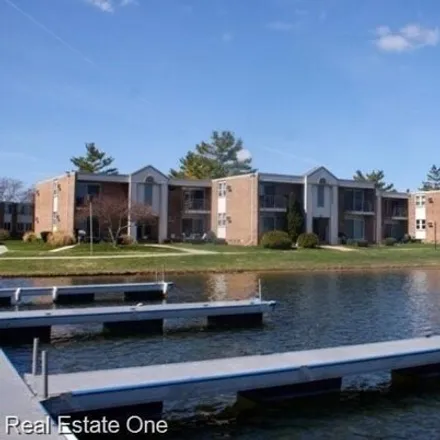 Rent this 2 bed condo on 1670 Stapleton Drive in Keego Harbor, Oakland County