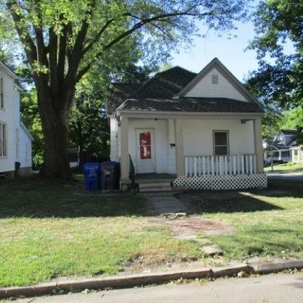 Buy this 3 bed house on 305 West 10th Street in Sedalia, MO 65301