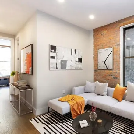 Rent this 3 bed apartment on 338 West 17th Street in New York, NY 10011