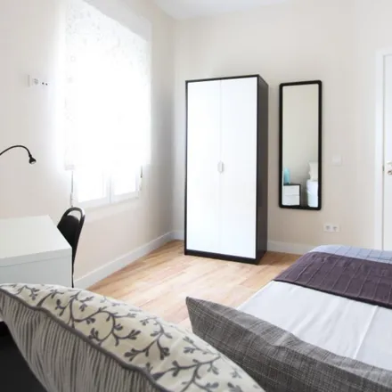 Rent this 4 bed room on Madrid in Calle del Mesón de Paredes, 84