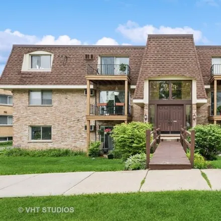Buy this 2 bed condo on 215 North President Street in Wheaton, IL 60187