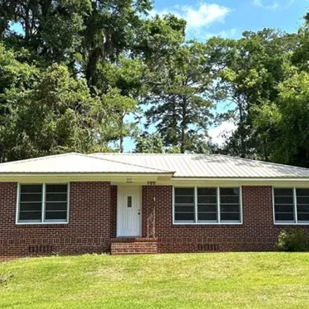 Rent this 3 bed townhouse on 210 Lake Ella Drive in Tallahassee, FL 32303