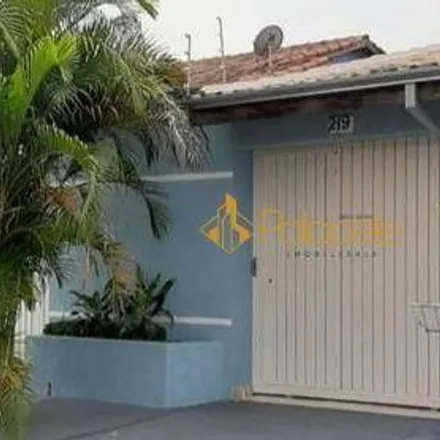 Buy this 2 bed house on Rua Luiz Otávio in Vale das Acácias, Pindamonhangaba - SP