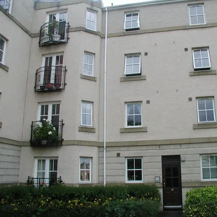 Rent this 2 bed townhouse on Hopetoun Crescent Garden in Huntingdon Place, City of Edinburgh