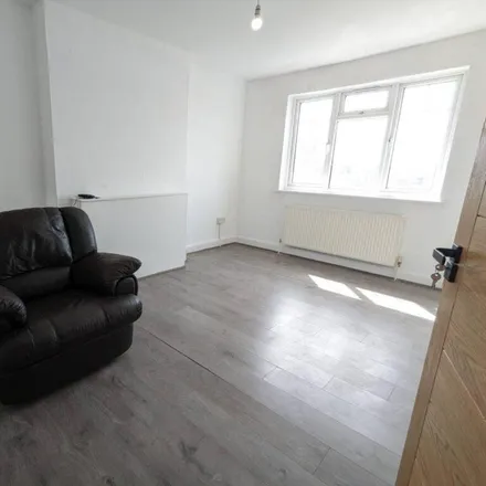Rent this 4 bed apartment on Blackbird Hill in London, NW9 8RS