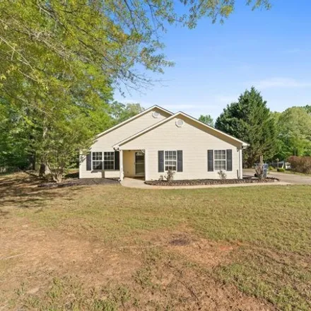 Buy this 3 bed house on 633 Fairmont Road in Highland Acres, Anderson
