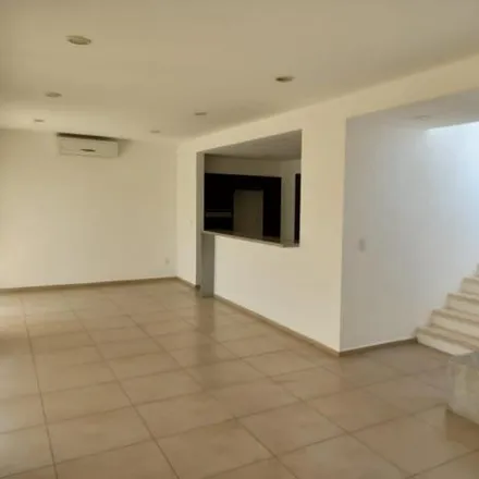 Buy this 3 bed house on Paraíso Country Club in Calzada Primaveras, Fraccionamiento Paseos del Río