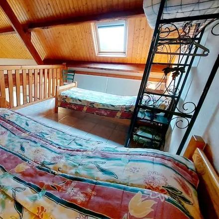 Rent this 2 bed townhouse on 53220 Saint-Mars-sur-la-Futaie
