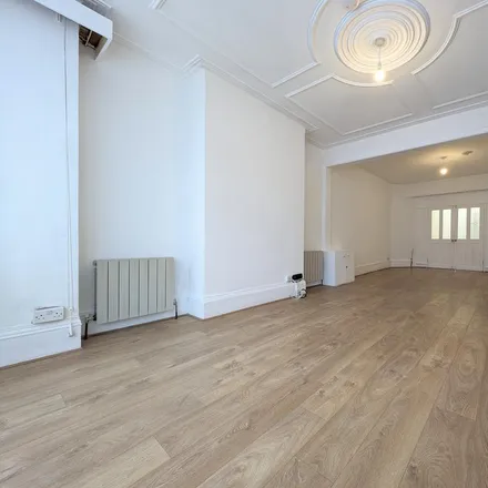 Rent this 3 bed townhouse on 47 Berkshire Gardens in Bowes Park, London