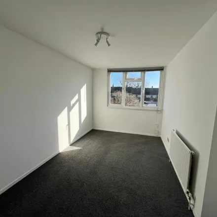 Image 3 - Wykes Green, Basildon, SS14 2PU, United Kingdom - Apartment for rent