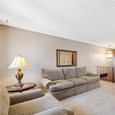 Image 3 - 8329 West 100th Street, Bloomington, MN 55438, USA - Townhouse for sale