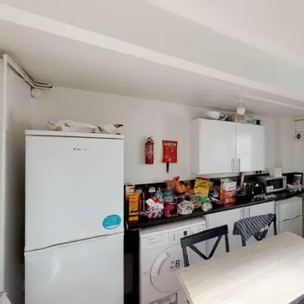 Rent this 4 bed townhouse on 14 Park Road in Nottingham, NG7 1JG